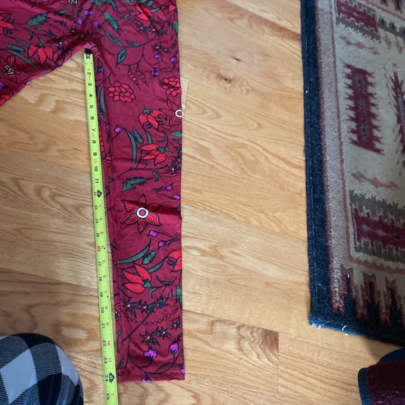 Lularoe one size red with flowers - Picture 4 of 6